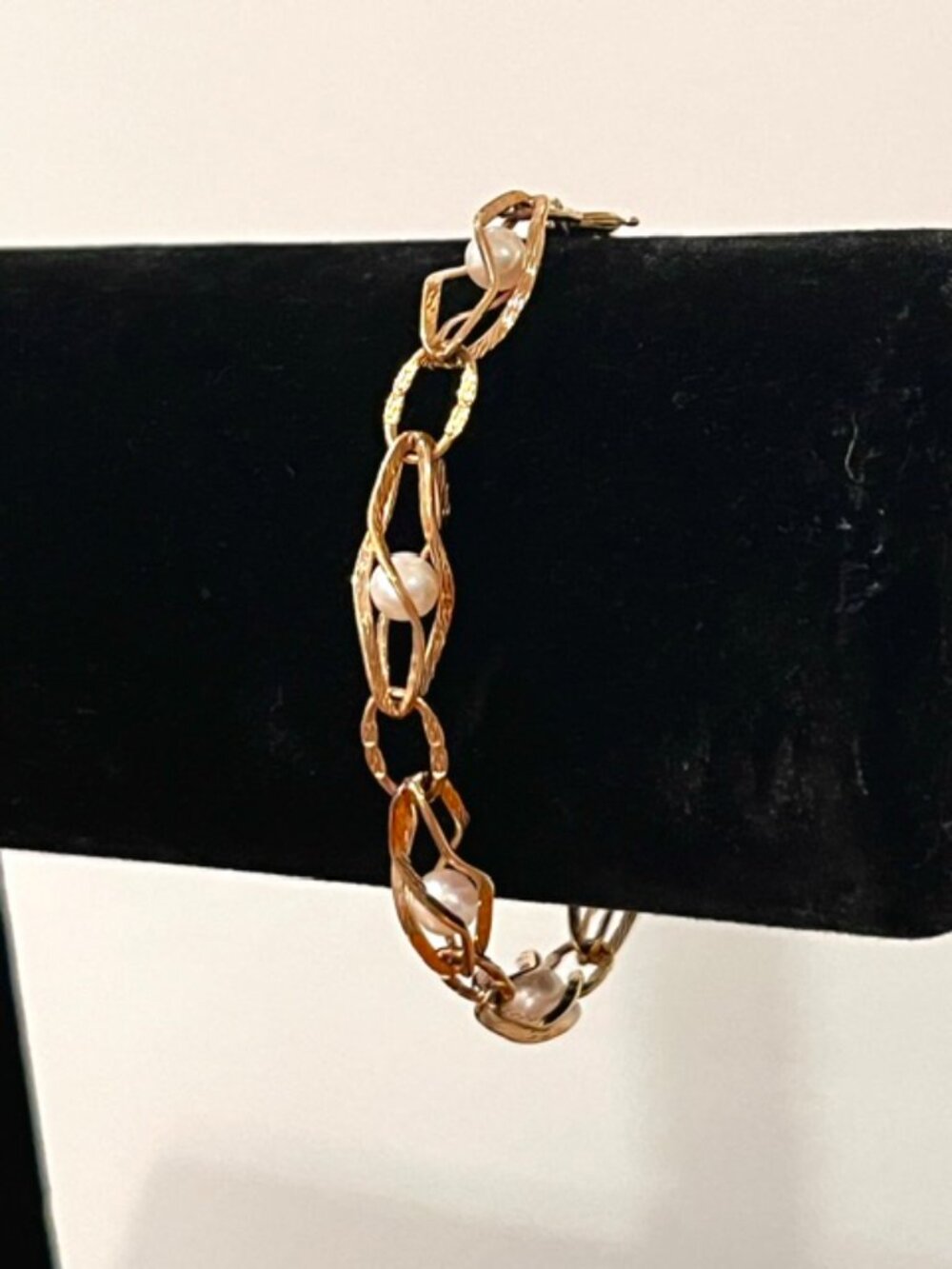 Krementz Gold and Pearl Link Bracelet 7 1/2"